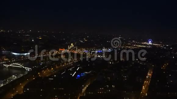 摩天轮和夜城的景色视频的预览图