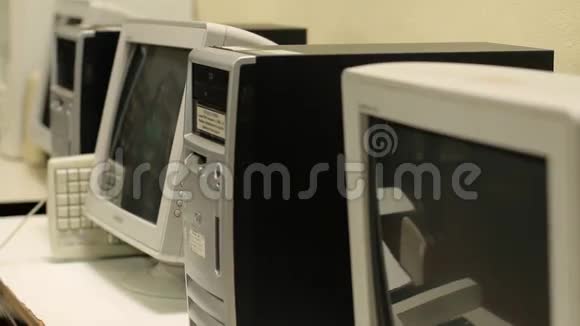 旧电脑显示器视频的预览图