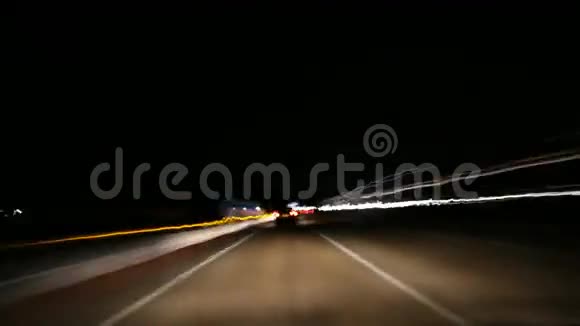 夜间驾驶POV时间流逝4KUHD视频的预览图