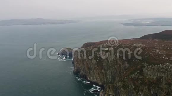 在爱尔兰唐加尔的霍恩头上看到令人惊叹的海景视频的预览图