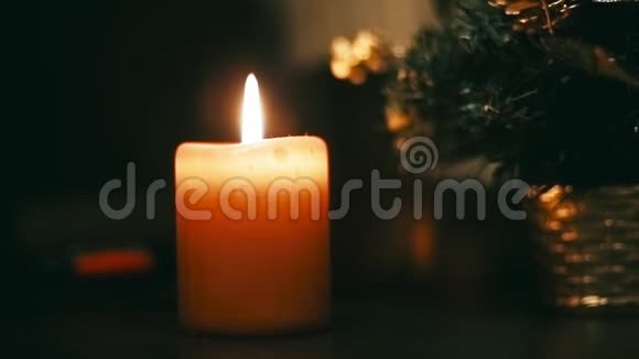 燃烛新圣诞树视频的预览图