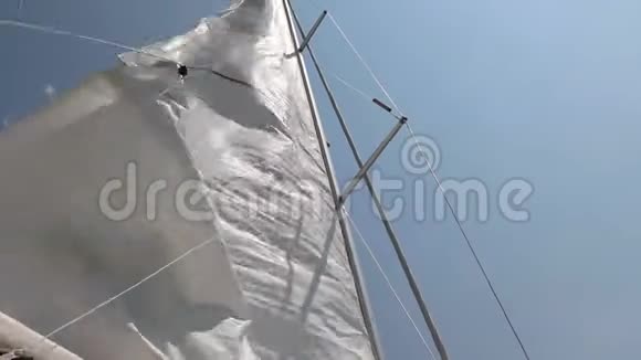 帆船在风中的帆帆视频的预览图