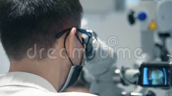 牙科显微镜视频的预览图