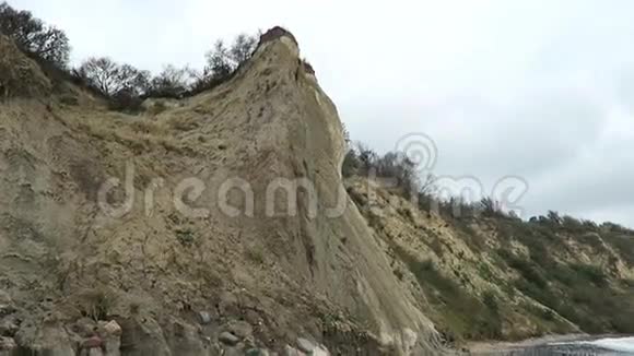 阿尔科纳角海滩海岸线的暴风雨天气德国视频的预览图