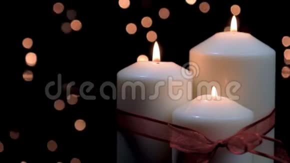 圣诞蜡烛在大气中燃烧视频的预览图