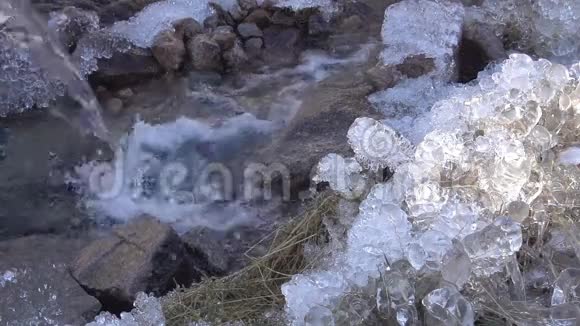 冰冻瀑布溪视频的预览图