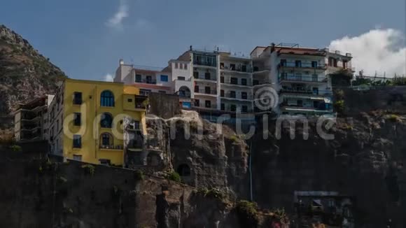 索伦托海岸的斜坡景观梅塔海滩旅游概念文字空间带船海湾意大利山脉旅游概念视频的预览图