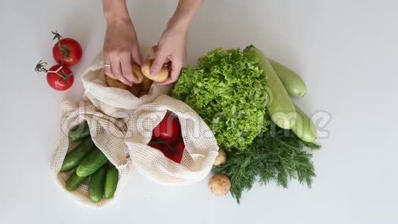 一套蔬菜生态串袋手视频的预览图