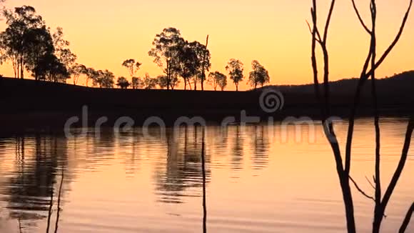 昆士兰州维文霍湖的科莫兰特湾视频的预览图