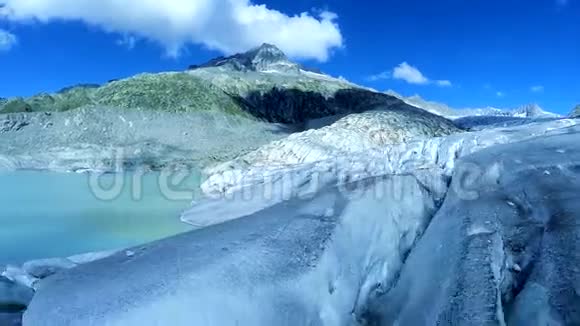 冰川冰湖景观全球变暖背景鸟瞰图视频的预览图