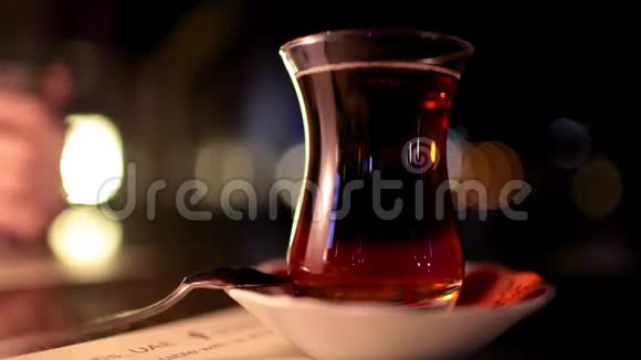 一个银盘上的土耳其茶视频的预览图