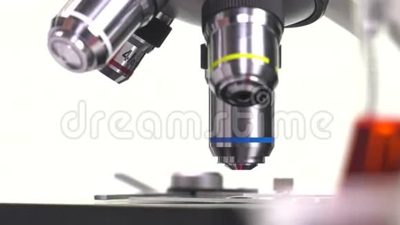 显微镜的设置元素视频的预览图