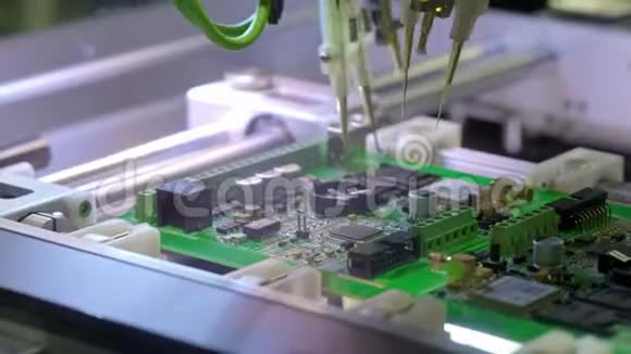 电子线路板制作自动电路板机器生产印刷数字电子板视频的预览图