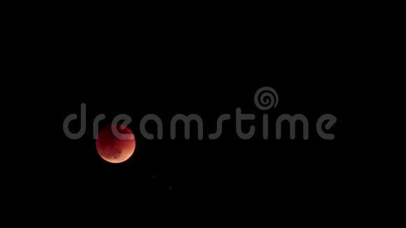 从西伯利亚西部的领土上看月食黑天大红月2018年月食视频的预览图