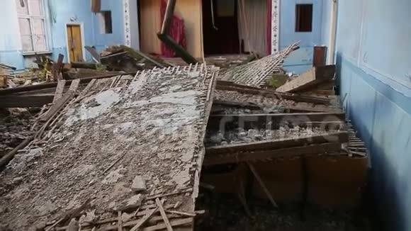 摧毁了大楼旧学校视频的预览图