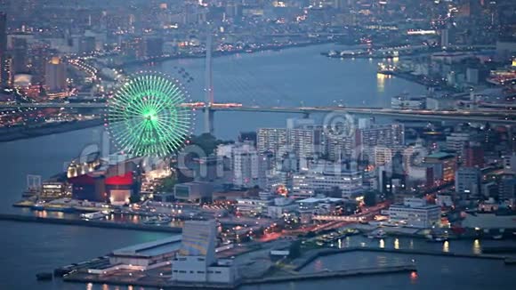 日本大阪市暮色中的鸟瞰图视频的预览图