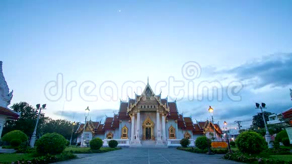 泰国曼谷WatBenchamabopitDusitvanaram大理石神庙视频的预览图