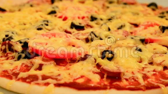 披萨是在烤箱里烤的视频的预览图
