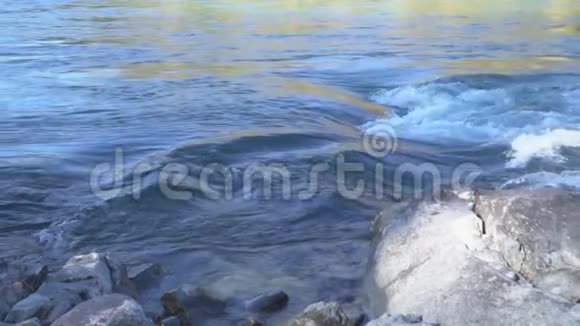 山河慢镜头阿尔泰山视频的预览图