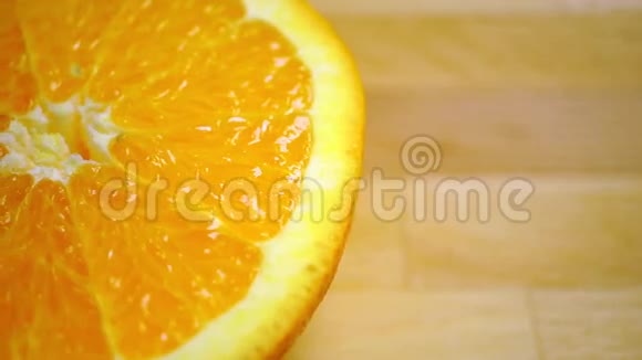 多莉拍摄橙色半身关闭视频视频的预览图