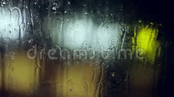 雨打在玻璃上视频的预览图
