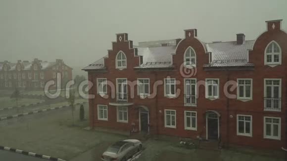 红砖镇房屋早雪视频的预览图