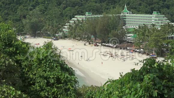 泰国普吉岛大型酒店和海滩概况视频的预览图