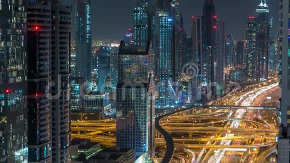 迪拜市中心时间推移从屋顶的角度拍摄的夜景阿联酋迪拜视频的预览图