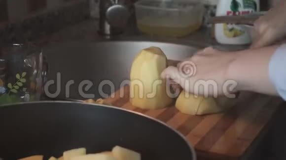 准备一个土豆烹饪视频的预览图