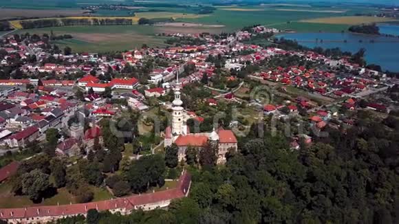 飞越捷克共和国托瓦科夫城堡视频的预览图