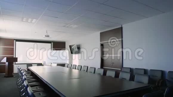 空的会议室斯坦迪卡姆视频的预览图