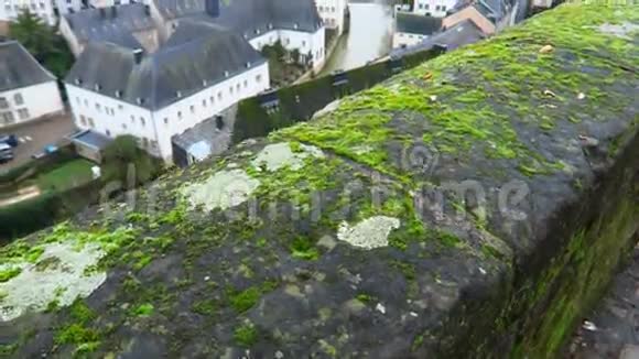 卢森堡市卢森堡2016年冬季阿伦德区格罗恩由阿尔泽特河视频的预览图