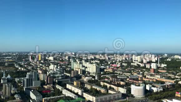叶卡捷琳堡市中心空中全景从城市池塘历史中心和叶卡捷琳堡城市区的景观视频的预览图