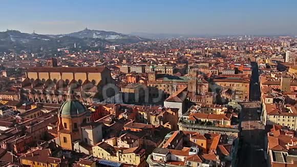 意大利老博洛尼亚全景意大利博洛尼亚Asinelli塔的全景视频的预览图