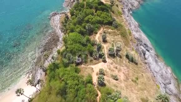 普朗斯普海角探索路径空中无人机视图高清鸟眼慢镜头泰国普吉岛视频的预览图