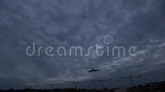 飞机逆天飞行视频的预览图