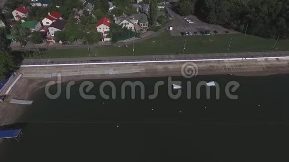 有丘陵和湖泊的斯塔夫罗波尔景观俄罗斯视频的预览图