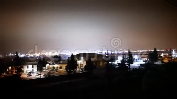 晚上喷气机起飞视频的预览图