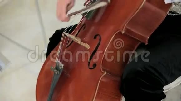 大提琴技术在起作用视频的预览图