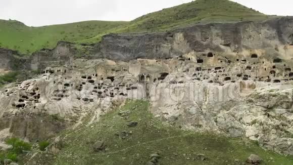 格鲁吉亚瓦尔齐亚岩石中的古城时间流逝视频的预览图