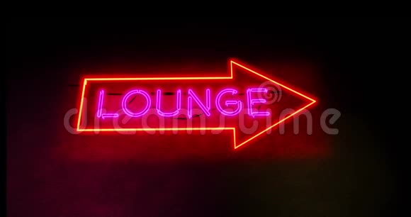 霓虹灯休息室标志发光文字显示机场酒吧放松和酒精4k视频的预览图