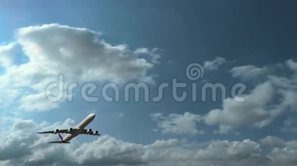 空中客车A340600客机顶着美丽的多云天空没有标志4K平底锅视频的预览图