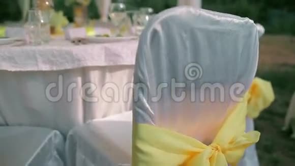 婚礼当天的节日餐桌视频的预览图