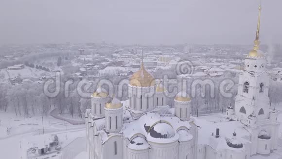 空中观景冬季的乌斯彭斯基大教堂视频的预览图