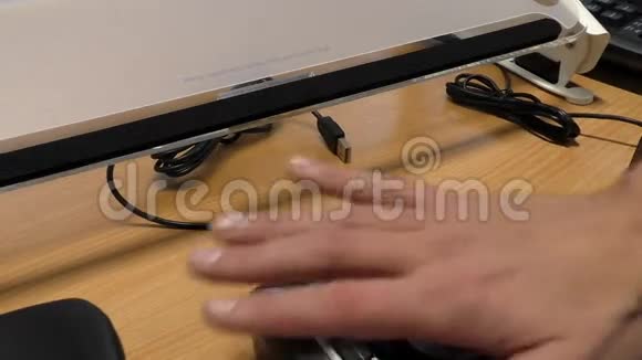为残疾人提供大电脑鼠标轨迹球视频的预览图