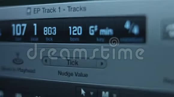 计算机上的音乐作曲过程视频的预览图