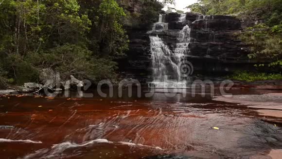 巴西查帕达迪亚曼蒂娜瀑布视频的预览图