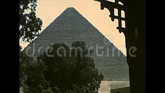 山谷寺的大吉萨金字塔视频的预览图