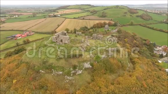 空中观景杜纳马斯的岩石波尔图伊塞爱尔兰视频的预览图