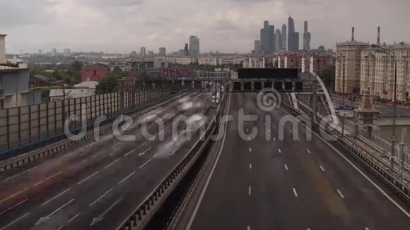 城市繁忙道路畅通视频视频的预览图